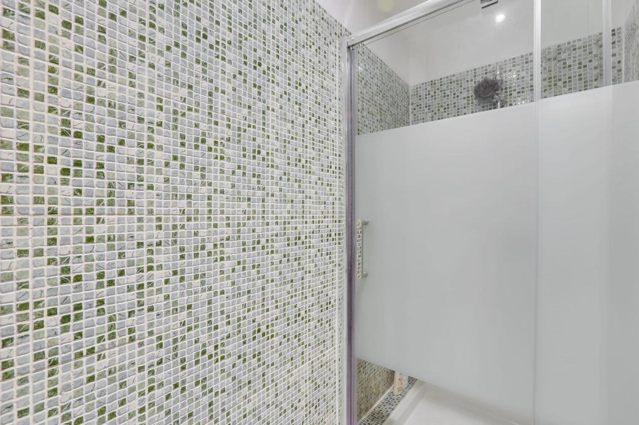 170 Suite Angouleme Large Duplex Style Apt With1 Bdr Paris Central Exterior photo
